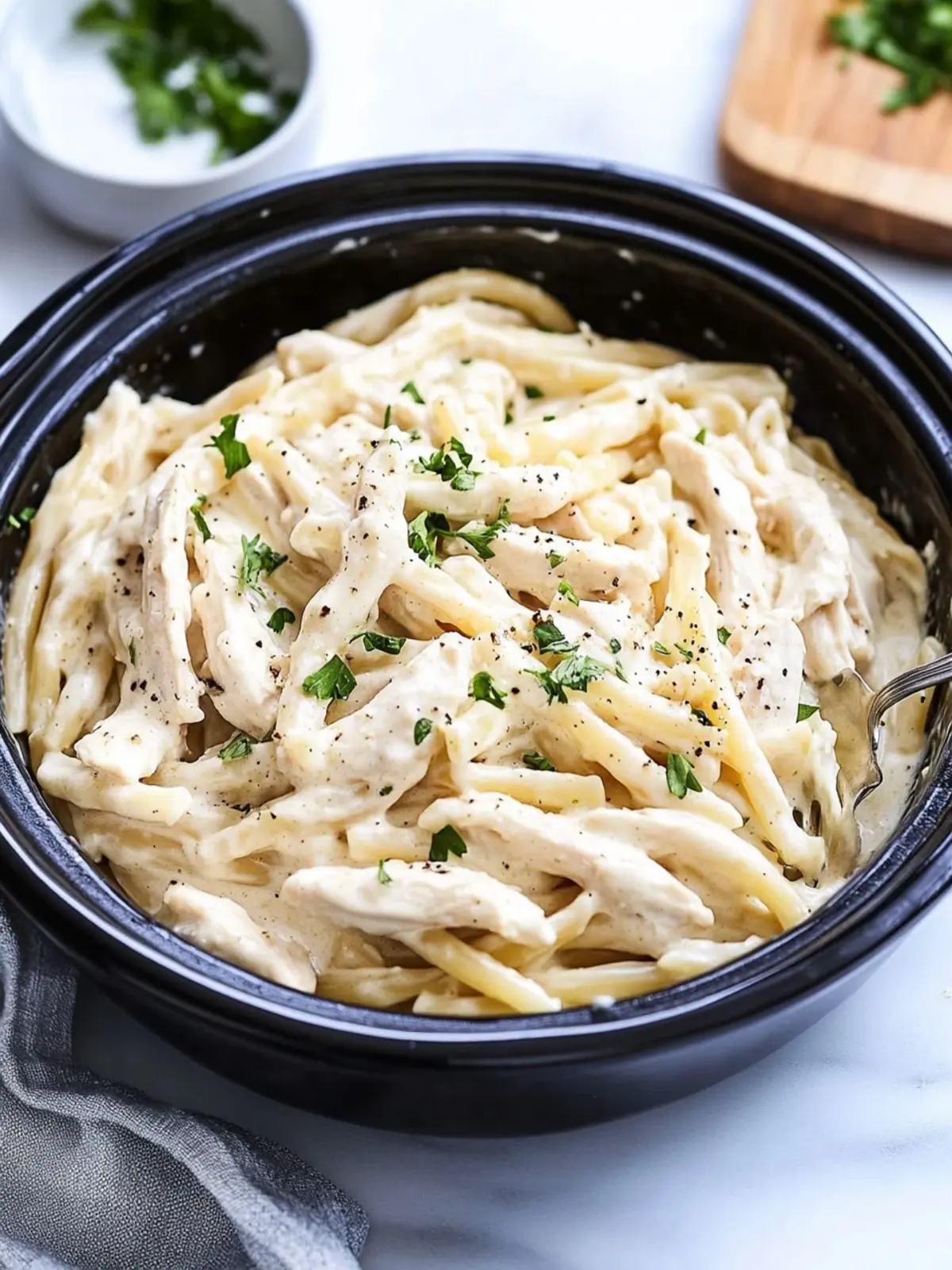 Slow Cooker Chicken Alfredo Pasta