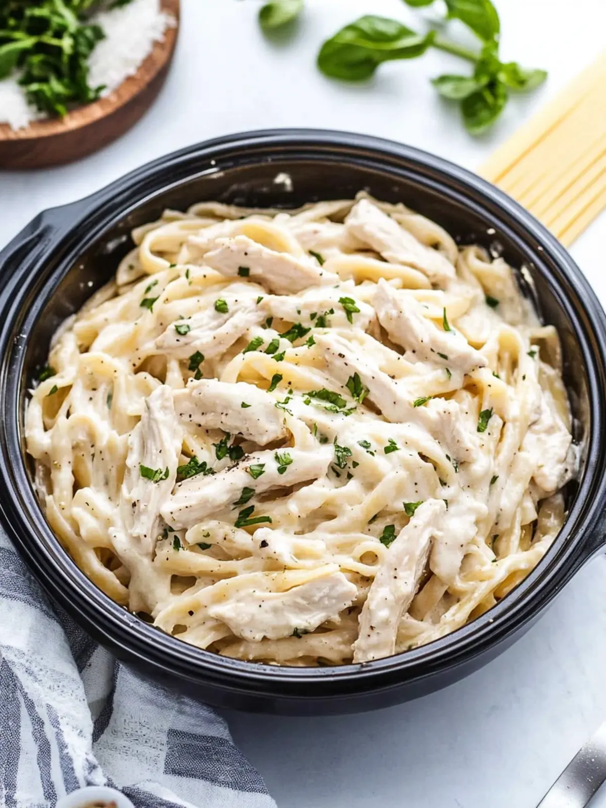 Slow Cooker Chicken Alfredo Pasta
